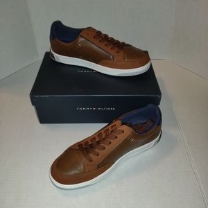 Sinclair Sneaker